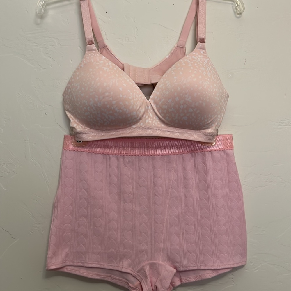 Warners Bra & Victoria Secret Boy Short